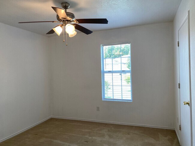 Building Photo - 1809 Liberty Hill Dr