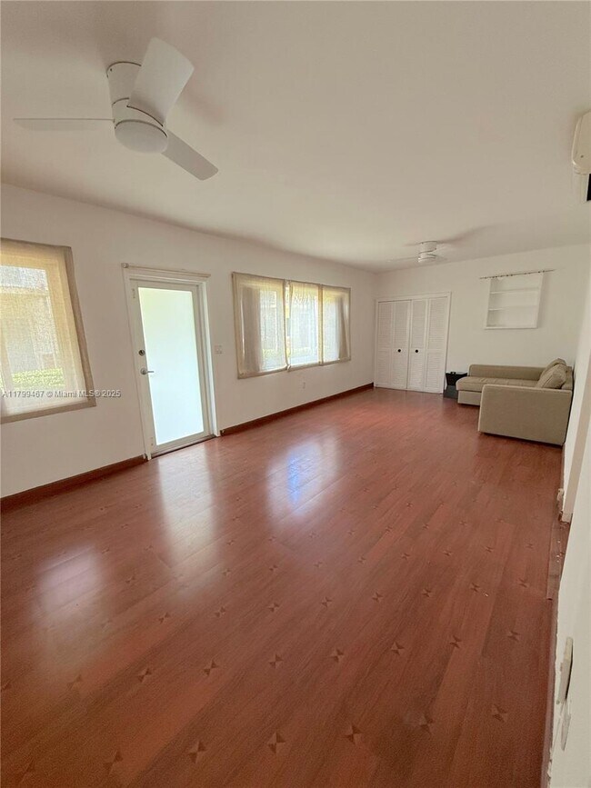 Building Photo - 1110 Venetian Way