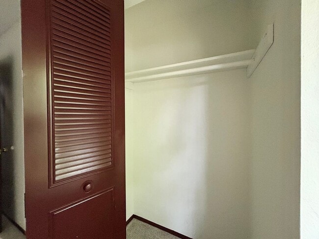 Building Photo - Bright and Open 3 Bed, 1 Bath House!