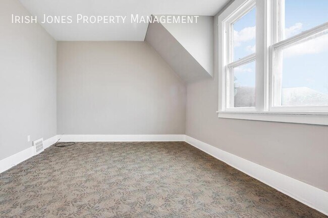 Building Photo - 175 Freund St