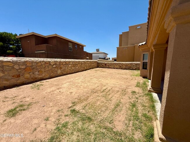 Building Photo - 3712 Coco Palm Dr