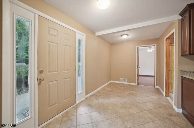 Building Photo - 129 Camp Trail