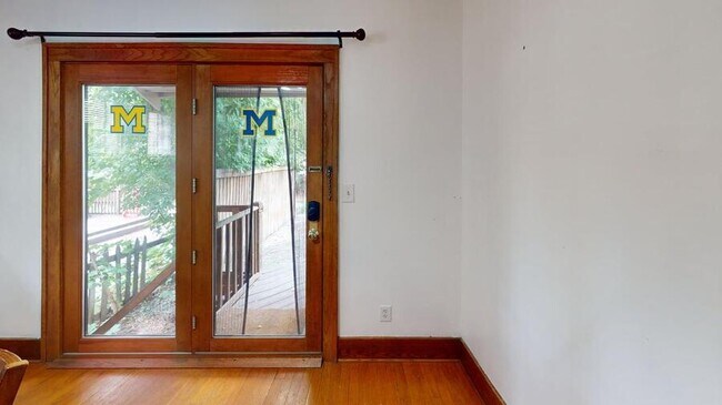 Building Photo - 815 Dewey-815DEW