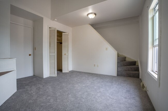 Building Photo - 919 Plum St