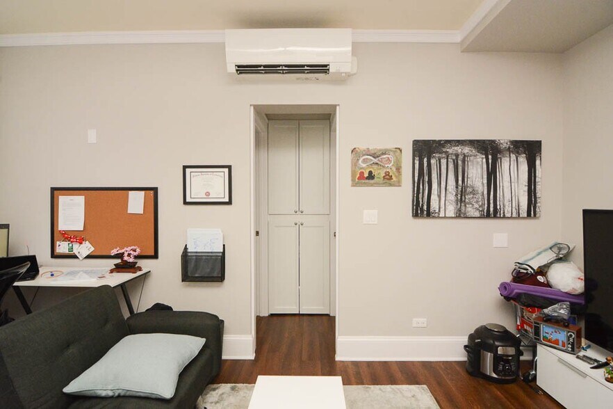 Building Photo - 817 W Lakeside Pl