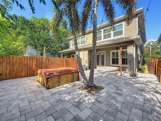 Building Photo - 112 S Bungalow Park Ave