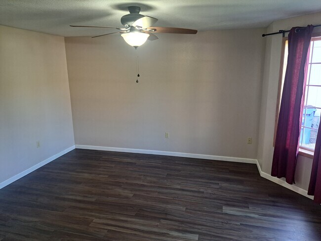 Front room - 15815 NE 69th St