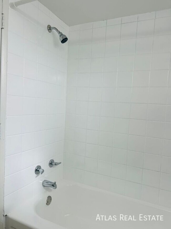 Building Photo - 757 E Millett Ave