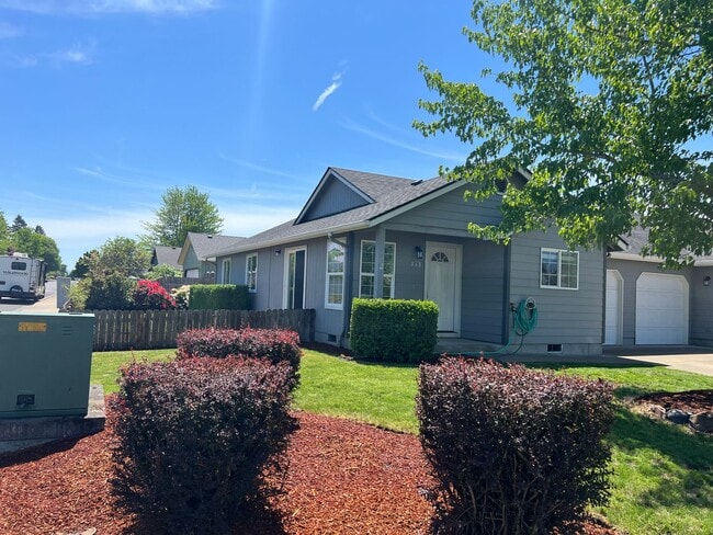 Building Photo - Newly updated 3-bedroom, 2-bathroom duplex with a garage!