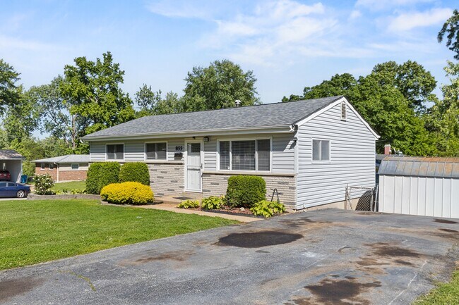 Building Photo - 855 Teson Rd