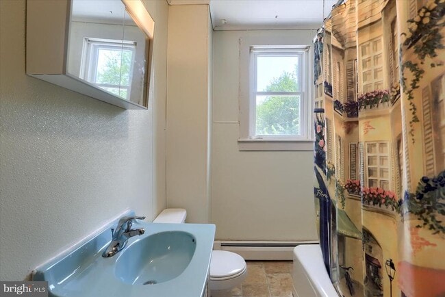 Building Photo - 117 3rd St