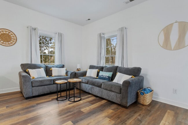 Building Photo - 343 Henderson Ave