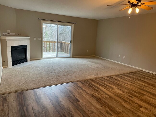 Building Photo - 3 bed / 3.5 bath Grand Ridge townhome avai...