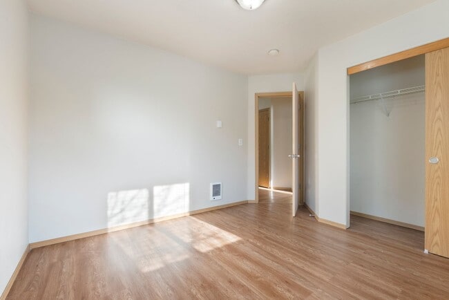 Building Photo - Beautiful 4bed/2.5bath