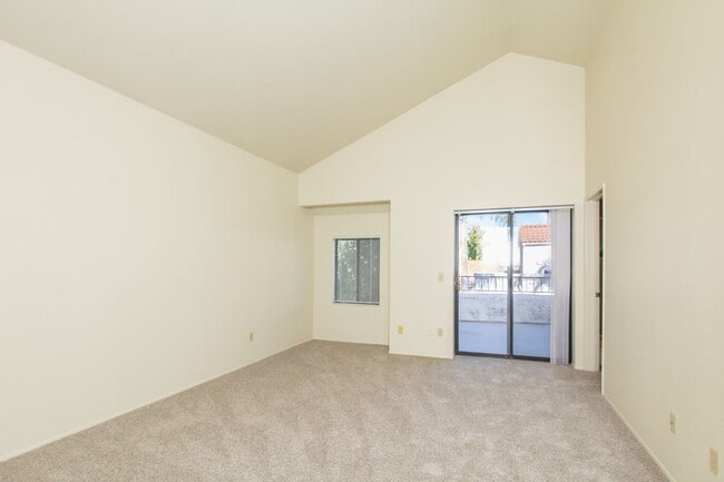 Building Photo - Highly Desirable 3 bedroom / 3 bath Cul-de...