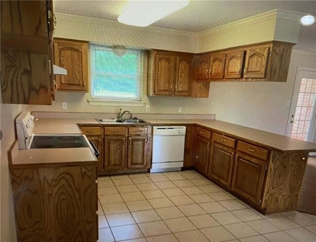 Building Photo - 319 Desoto Dr