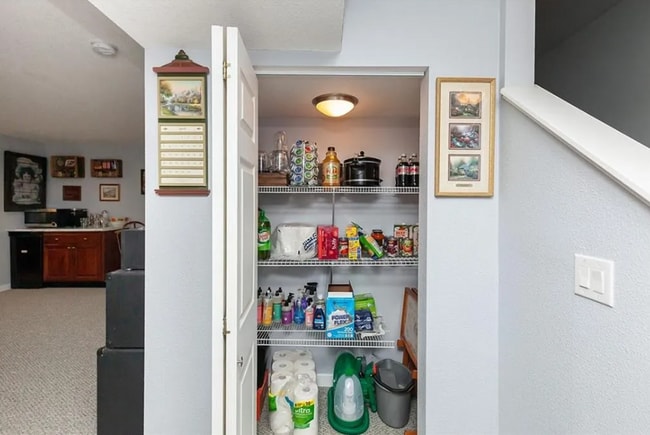 Building Photo - 5805 Pine Ct