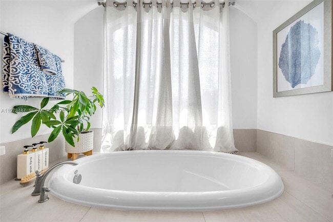 Building Photo - 1052 SW 113th Way