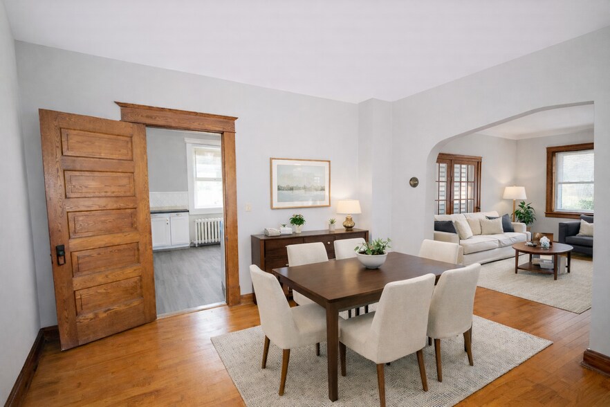 Building Photo - 322 Pierce St N