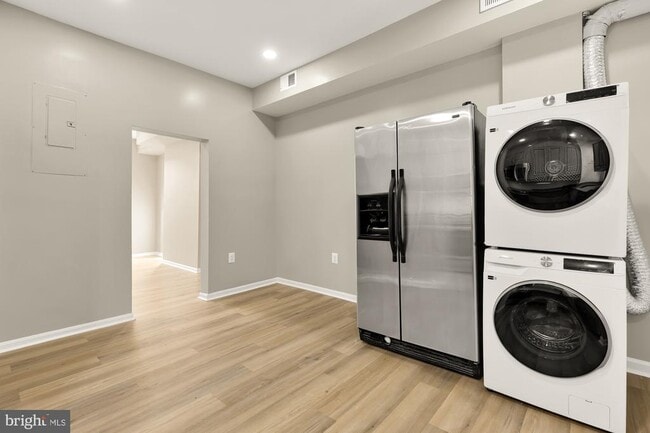 Building Photo - 1033 5th St NE