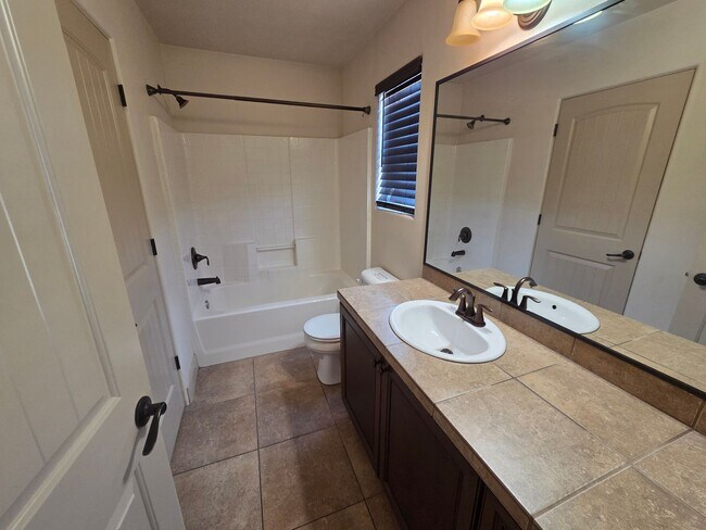 Building Photo - Shadow Ridge 3 Bedroom