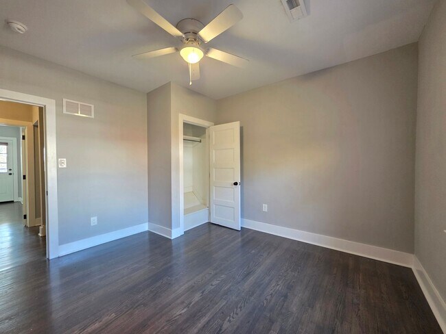 Building Photo - Gorgeous one of a kind 5 bedroom home fully updated