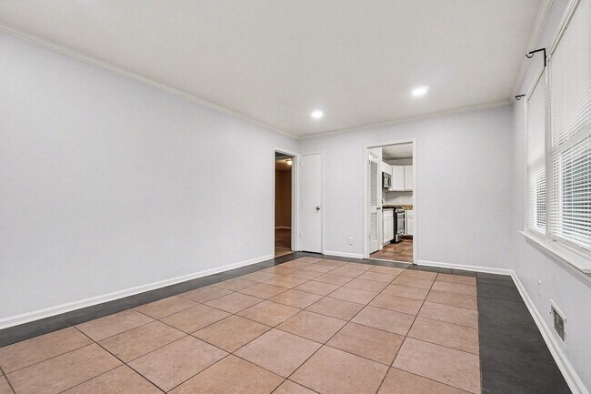 Building Photo - Nice 2BR/1BA Duplex in East Point!