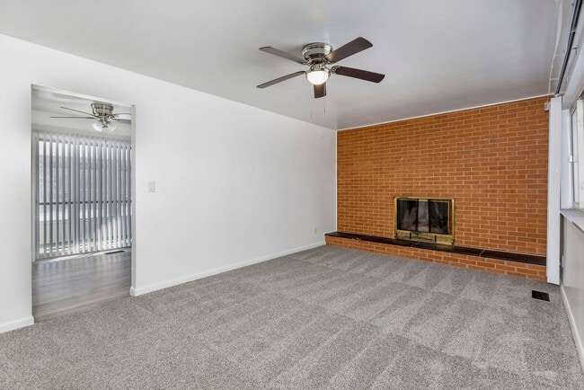 Building Photo - Newly Renovated