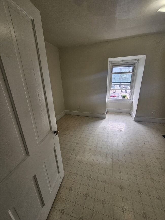Building Photo - 619 Rockland St