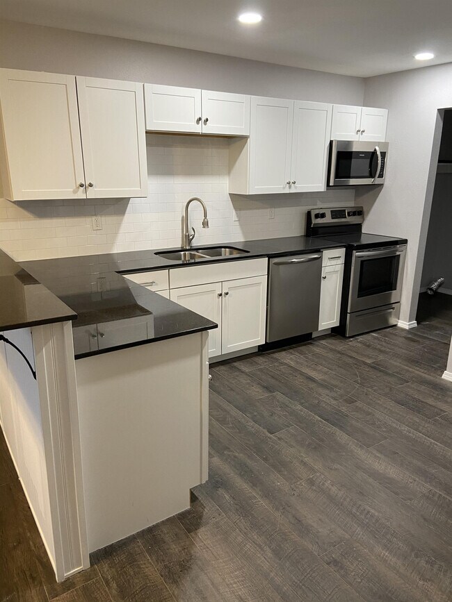 Building Photo - 507 W Broadway St