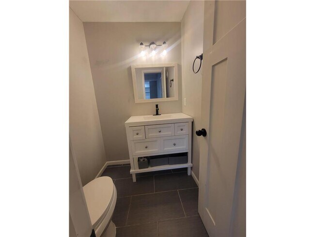 Building Photo - 47 6th Ave S