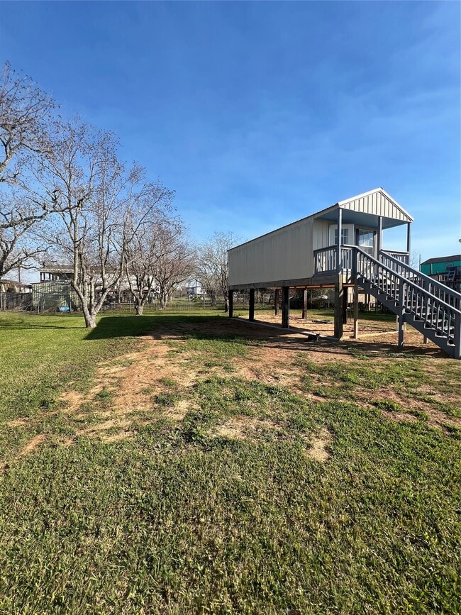 Building Photo - 327 17th St