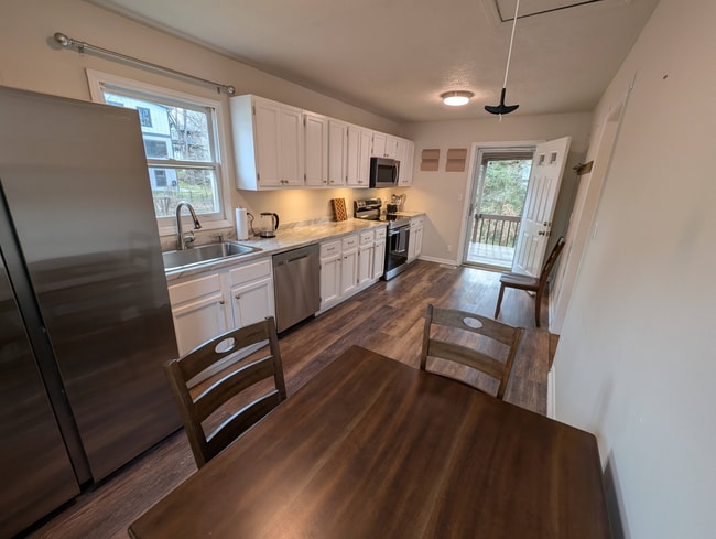 Building Photo - 5-25 Woodrow Ave