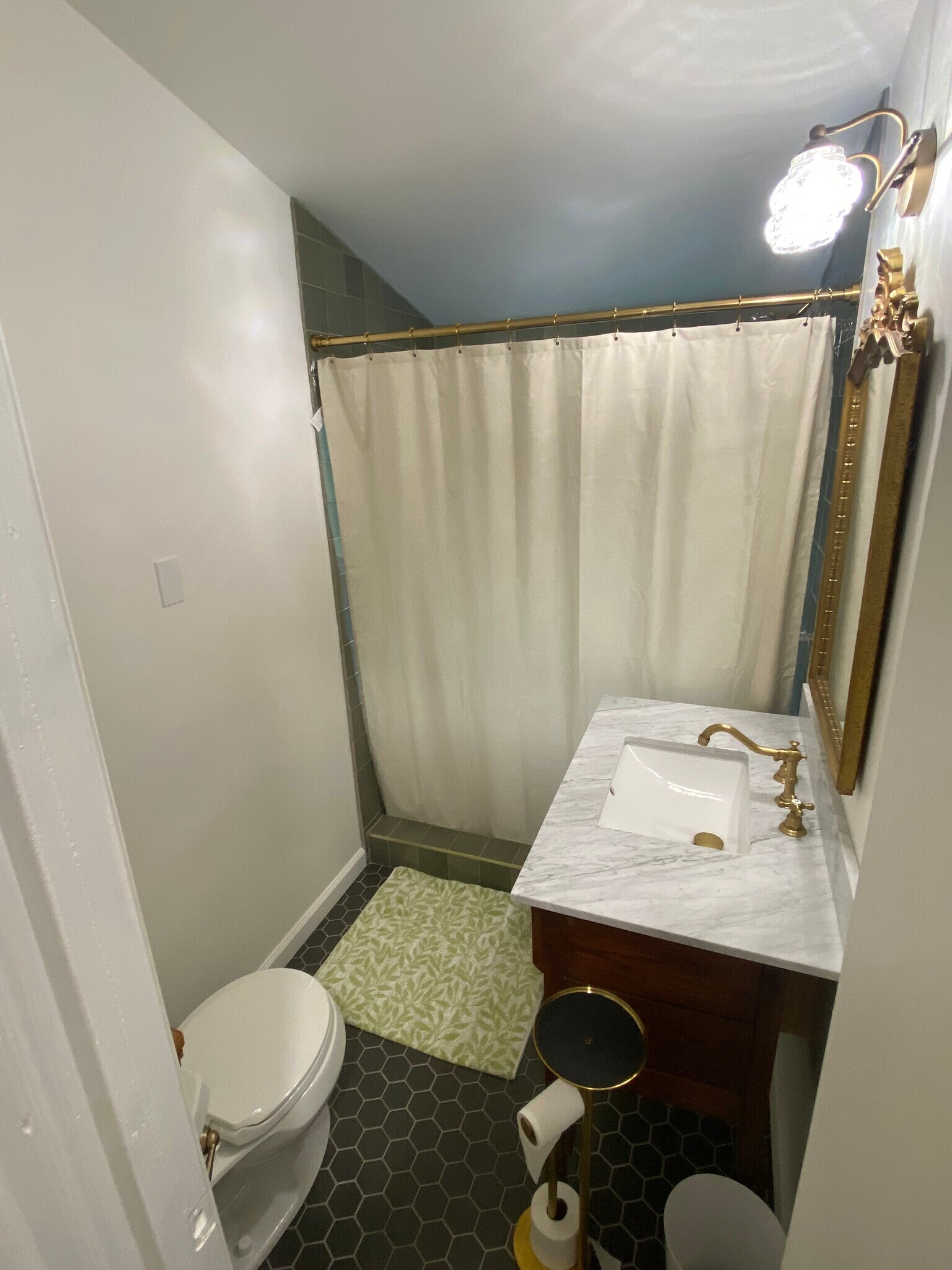 Building Photo - 802 E 26th St