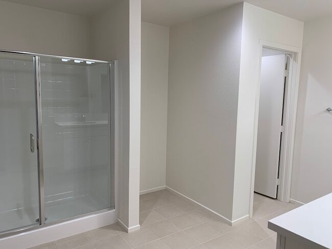 Building Photo - 4400 Lilac Cir
