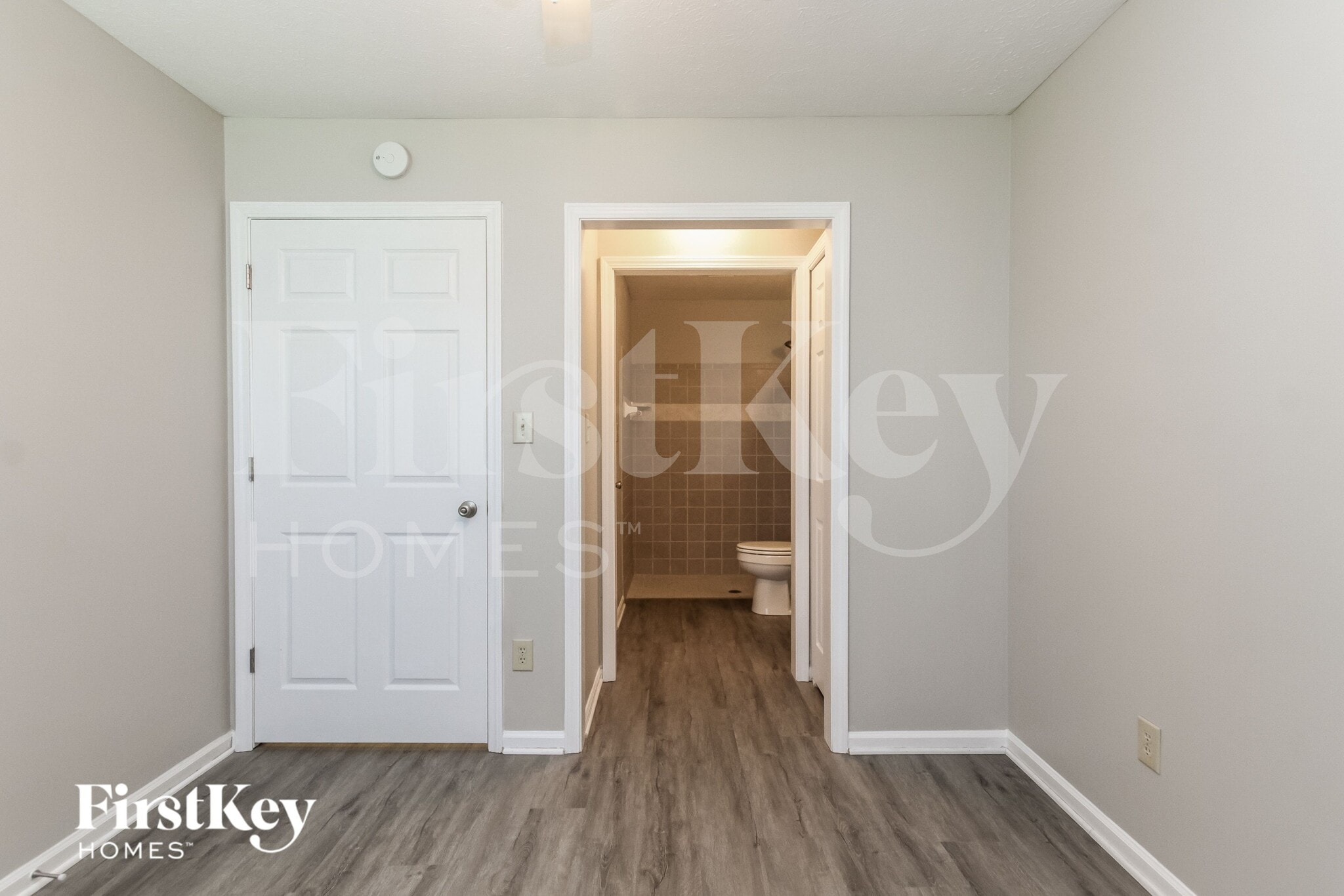 Building Photo - 6747 Long Run Dr