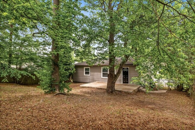 Building Photo - Home off Freeman Mill, Living Room Plus De...