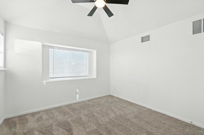 Building Photo - 1544 Devine Lake Bnd