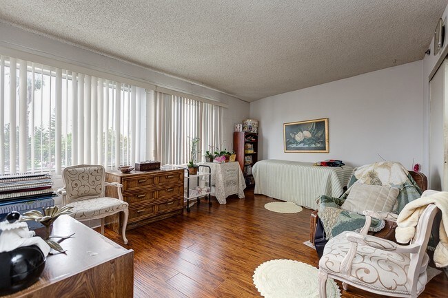 Interior Photo - Cedar Regency