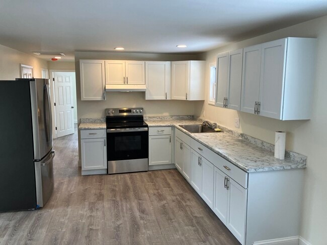 Building Photo - 6 Willowbrook Dr