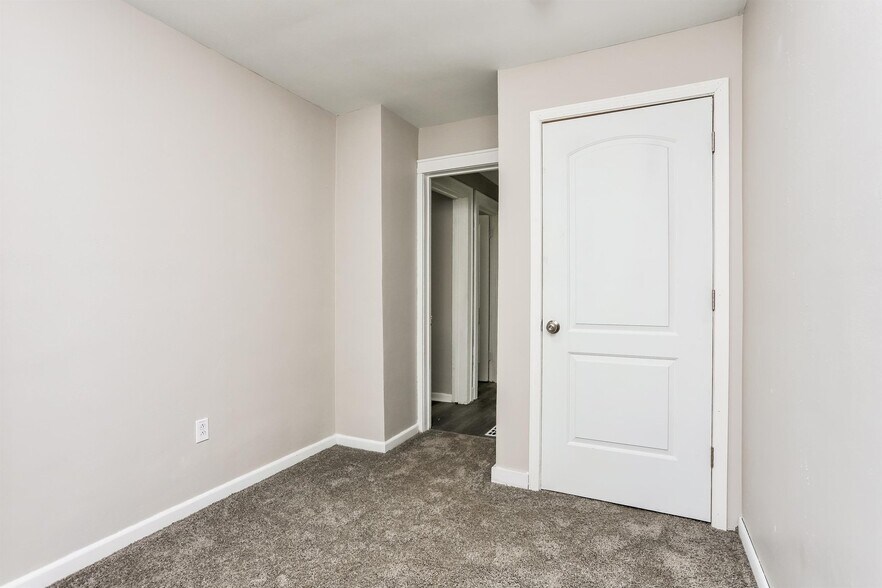 Building Photo - 1201 S 14th St