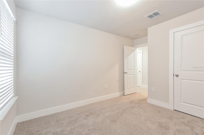 Building Photo - 804 E Voorhis Ave