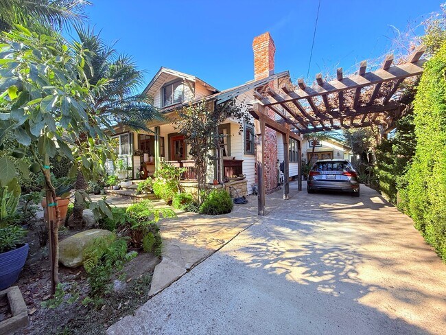 Building Photo - FULLY FURNISHED 30+ RENTAL IN SANTA BARBARA, Owner prefers 6-12 lease | Pet Friendly House