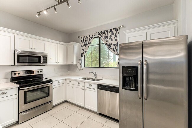 Building Photo - 2315 N 52nd St