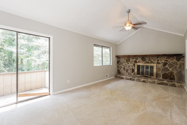 Building Photo - 6740 Creekmoor Ln