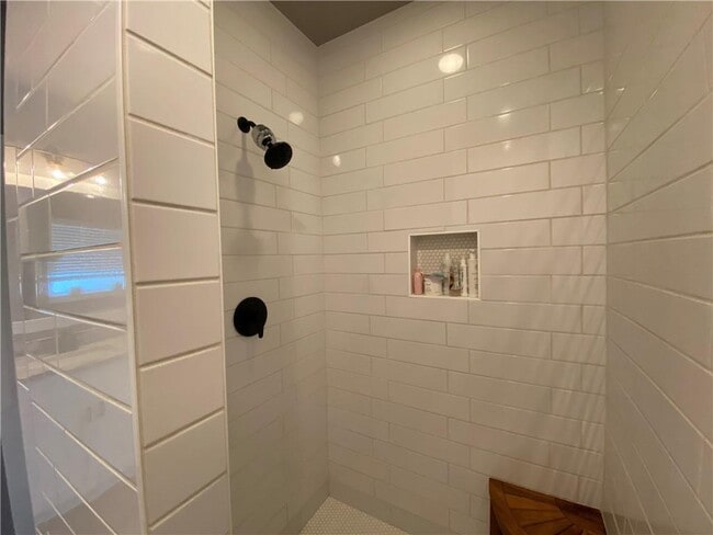 Building Photo - 300 Waterfall Ln