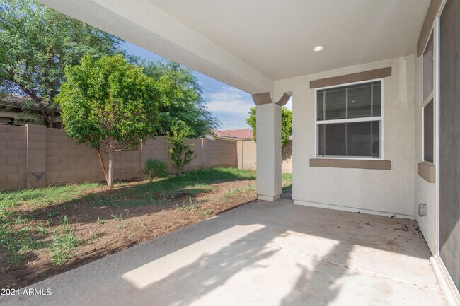 Building Photo - 10432 W Papago St