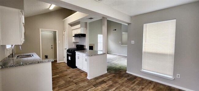 Building Photo - 129 Wagon Ln Loop