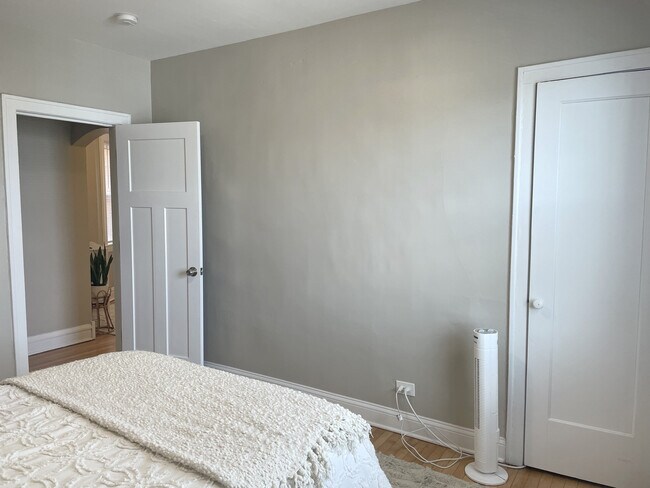 Building Photo - 1919 Grove Ave