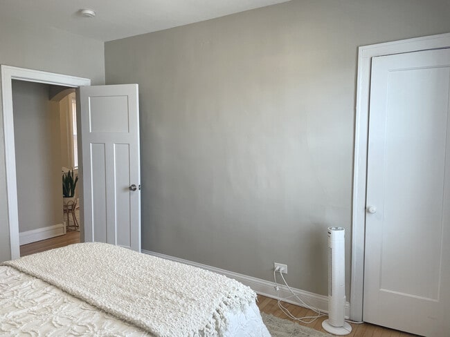 Building Photo - 1919A Grove Ave-34